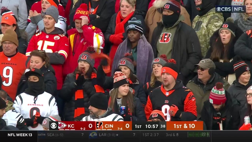 包含热情角逐！两支不同实力的队伍将在赛场上交锋的词条