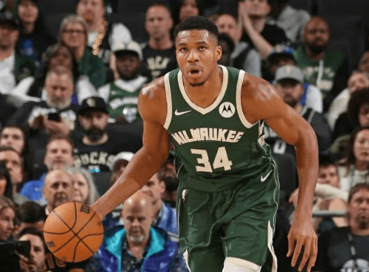 字母哥陷入低谷，状态爆棚连败，鹈鹕球队命运悬念！